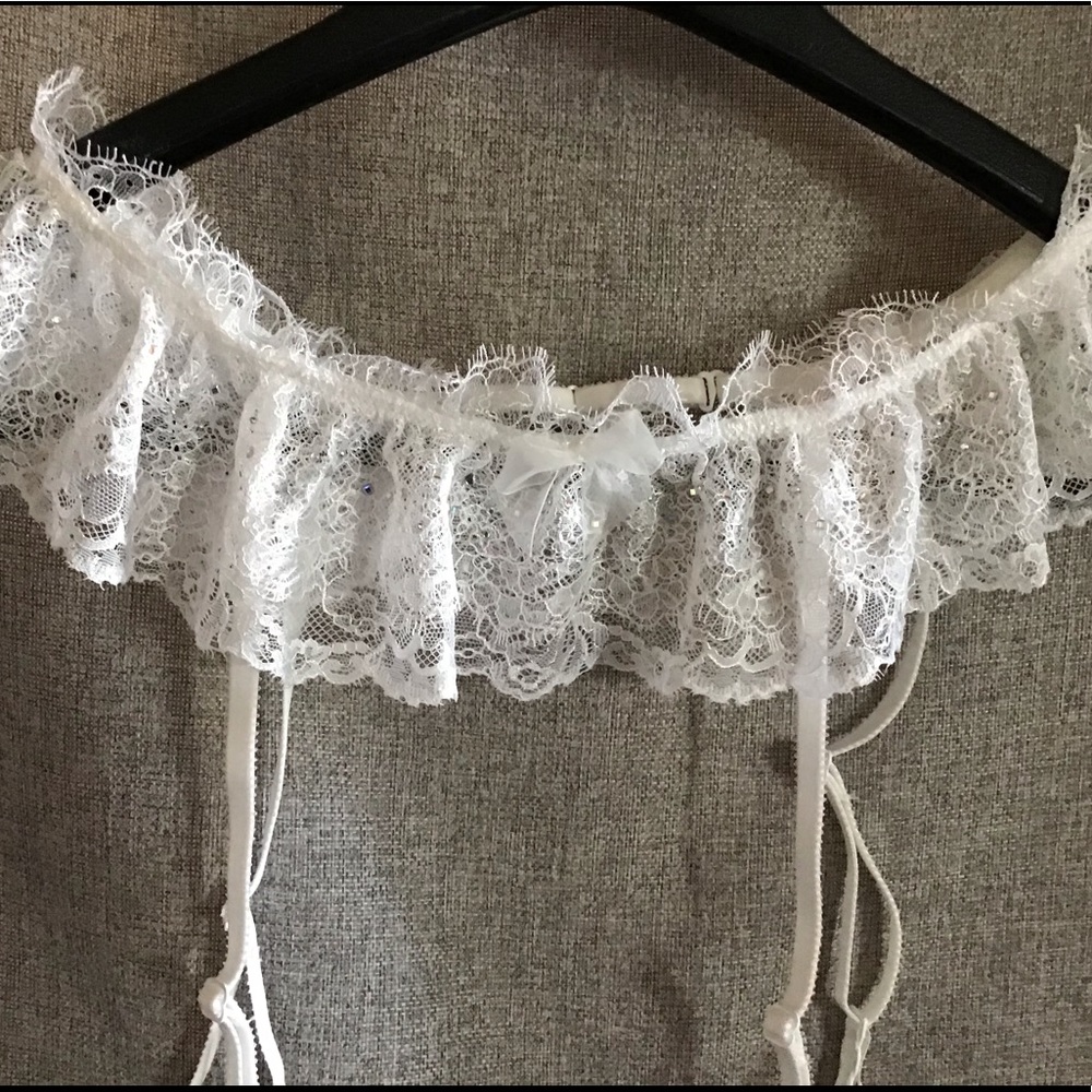 NWT Victoria’s Secret rhinestone garter belt